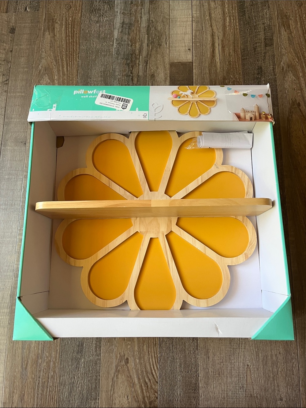 NIB Pillowfort Wall Shelf • Yellow Daisy 🌼